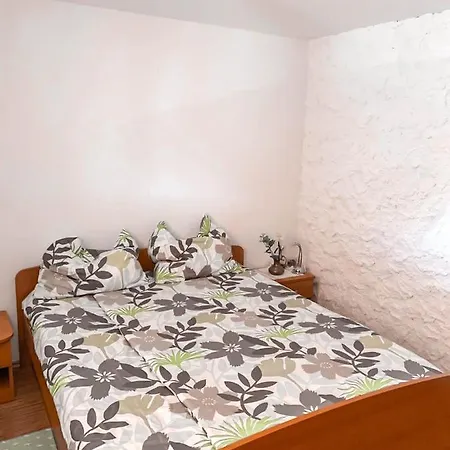 Nada Two Bedrooms * Tisno
